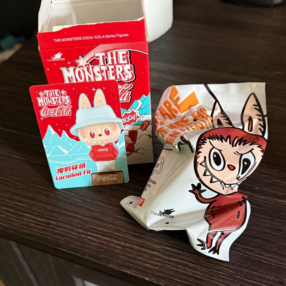 Authentic Coca-Cola The Monsters opened box sealed figure (vacation fit)